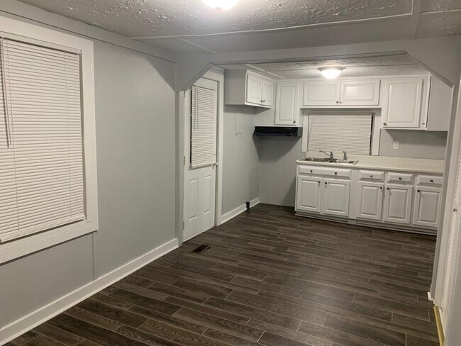 Foto del edificio - 3439 Center St