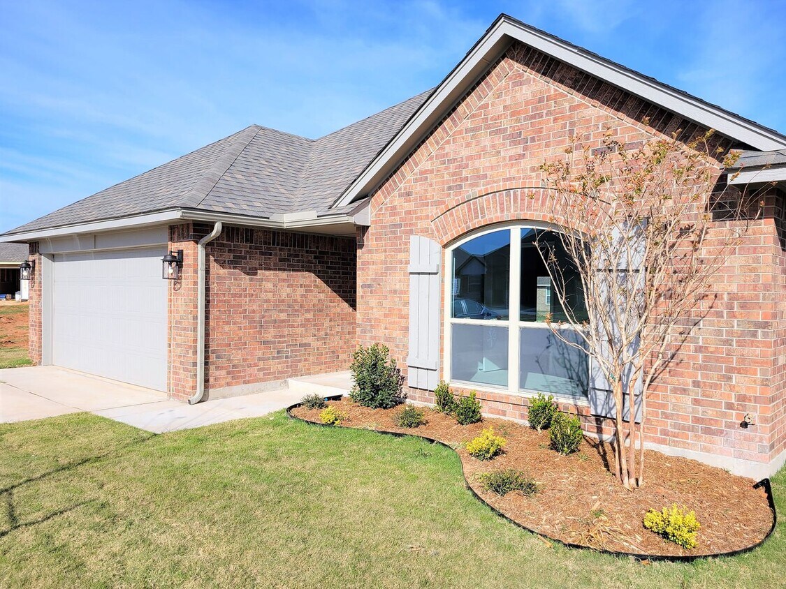 Foto principal - 4221 NW 152nd St