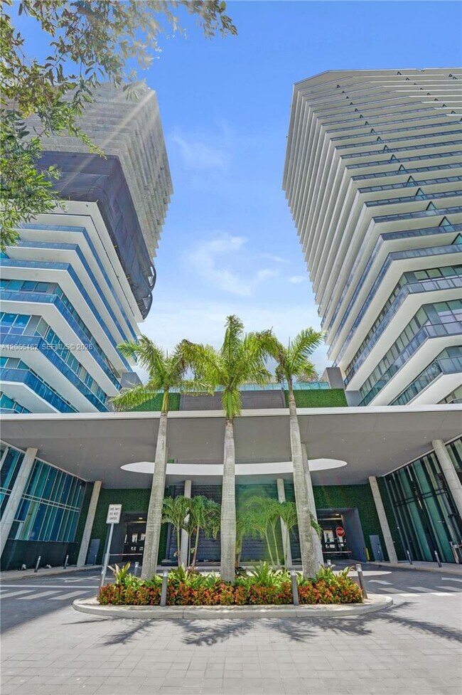 Building Photo - 1170 E Hallandale Beach Blvd
