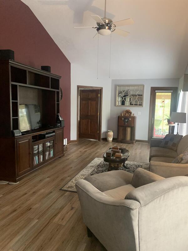 Foto del edificio - 203 Oakbridge Dr