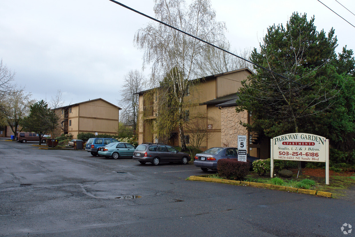 Primary Photo - Parkway Garden Apartments