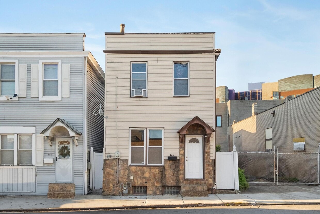 Primary Photo - 4431 Howley St
