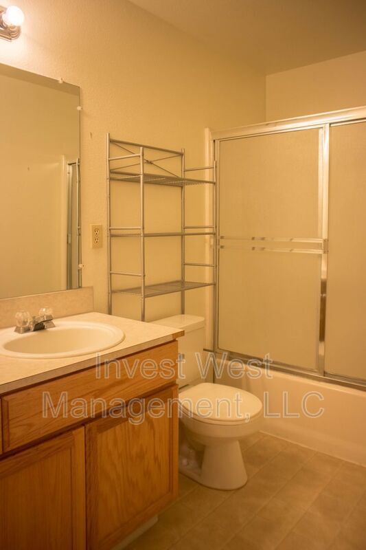 Building Photo - 810 SE 153rd Ave