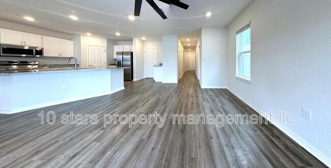 Building Photo - 12380 Marshland St