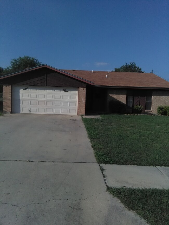 Building Photo - 2107 El Dorado Dr