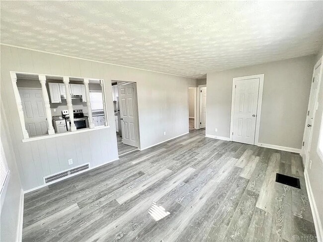 Building Photo - 753 Cosler Dr