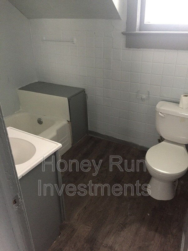 Building Photo - 531 Catalpa Ave