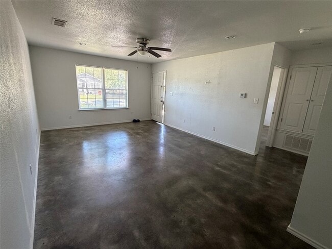 Building Photo - 712 Seven Oaks Rd