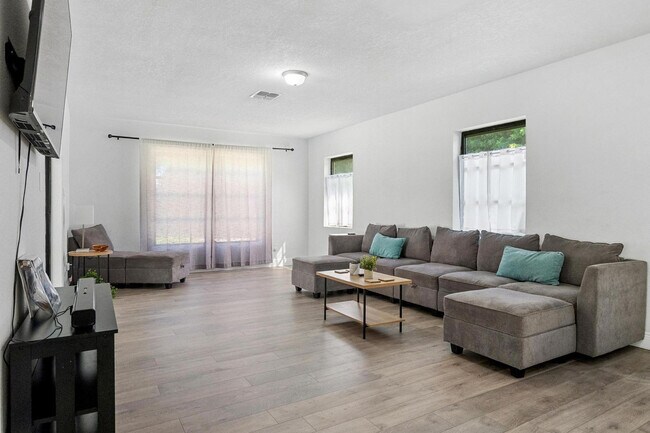 Building Photo - 919 Avenue South Southeast-SI FL1-ID1325030P