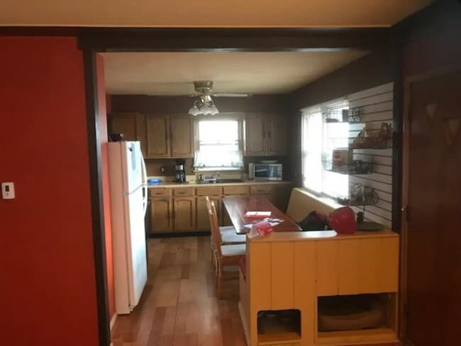 Building Photo - Charming 4-Bedroom Single Family Home on C...