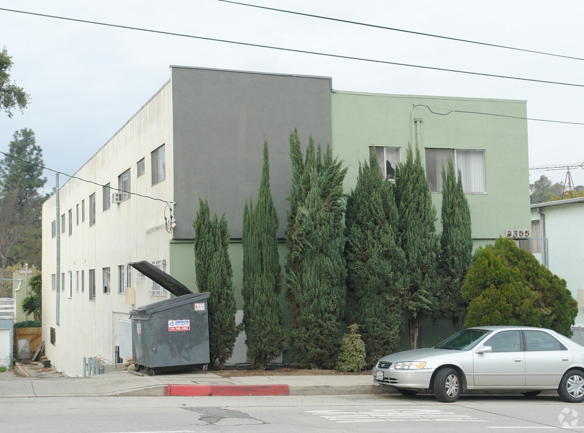 Building Photo - 2355 Glendale Blvd