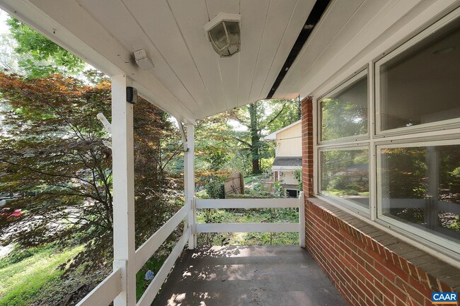 Building Photo - 2307 Crestmont Ave