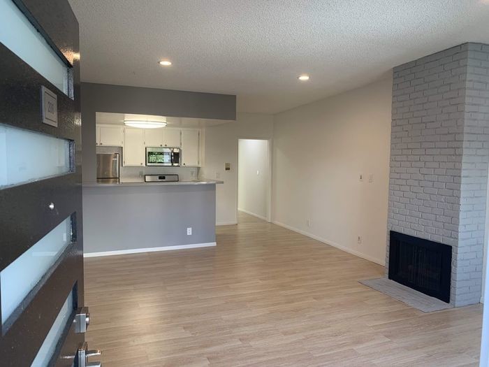 Foto principal - 1 Bedroom Apartment For Rent in Culver City