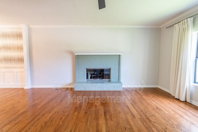 Building Photo - 4325 S Chestnut Ave