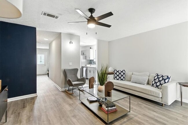Building Photo - 1524 Springleaf Cir SE