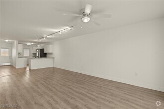 Building Photo - 708 Victoria Dr