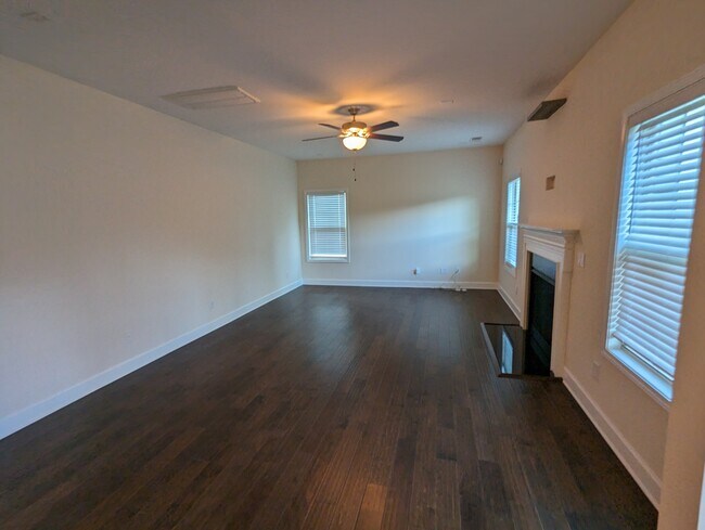 Building Photo - 190 E Ravano Dr