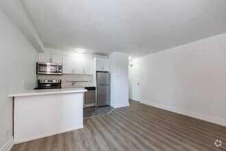 Building Photo - 1065 Eglinton