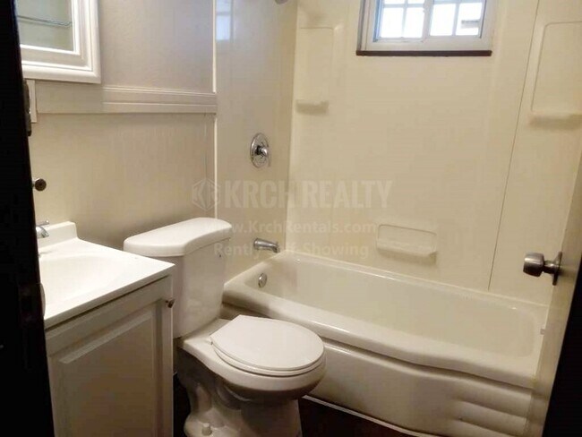 Building Photo - Nice 3 bedroom, 1 bathroom home!