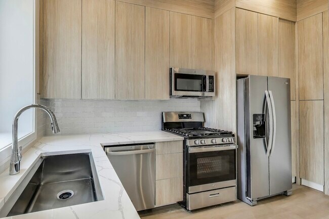 Foto del edificio - 2023 N Drake Ave