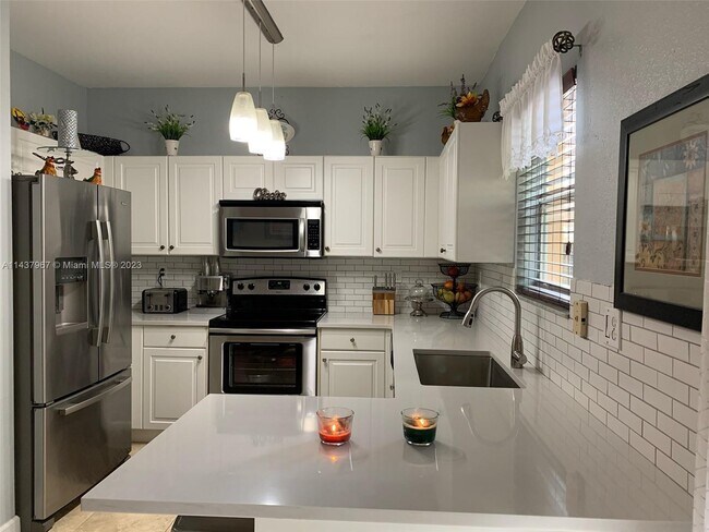 Foto del edificio - 9260 SW 220th St