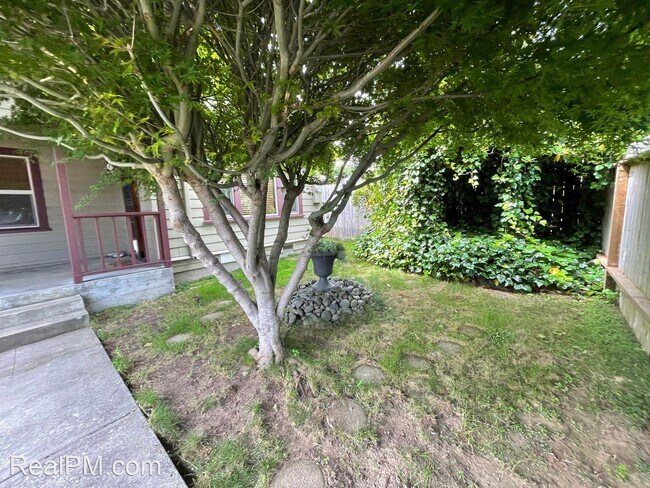 Foto del edificio - 3 br, 2 bath House - 3950 F St