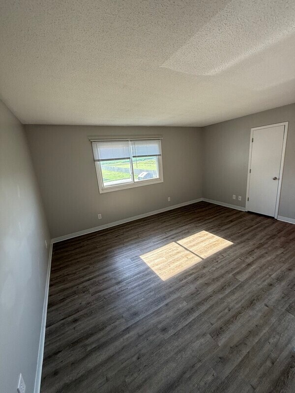Building Photo - 1014-1028 Shagbark Drive - 5