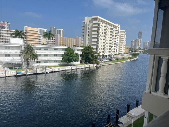 Foto del edificio - 440 Paradise Isle Blvd