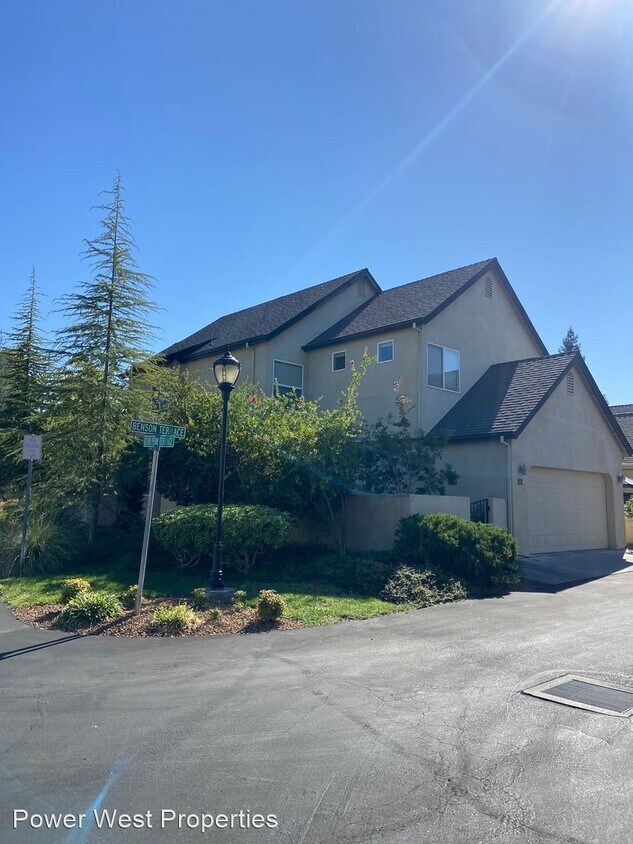 Primary Photo - 3 br, 2.5 bath House - 101 Benson Terrace