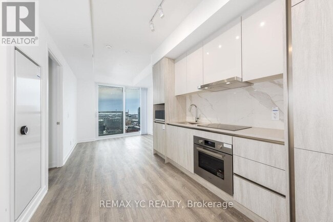 Building Photo - 180 Front St E