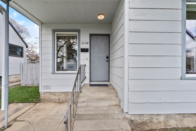 Building Photo - 2124 W College Ave