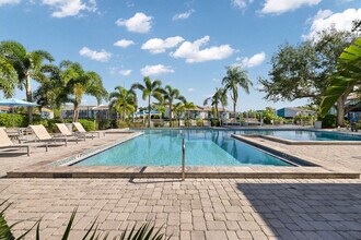 Building Photo - Trellis at the Lakes