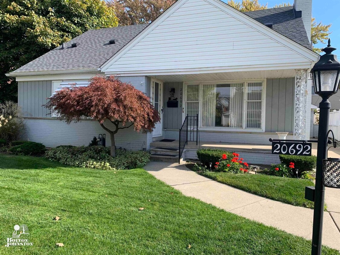 20692 Wedgewood Dr, Grosse Pointe Woods, MI 48236 House Rental in