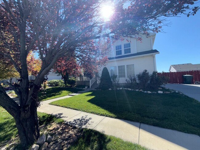 Foto del edificio - Spacious Tri-Level Home for Rent in Tooele...