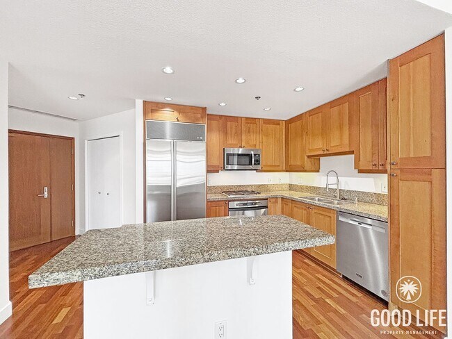 Building Photo - Sophisticated 1BD/2BA Condo in Marina District with City & Bay Views, Office & Resort-Style Ameni...