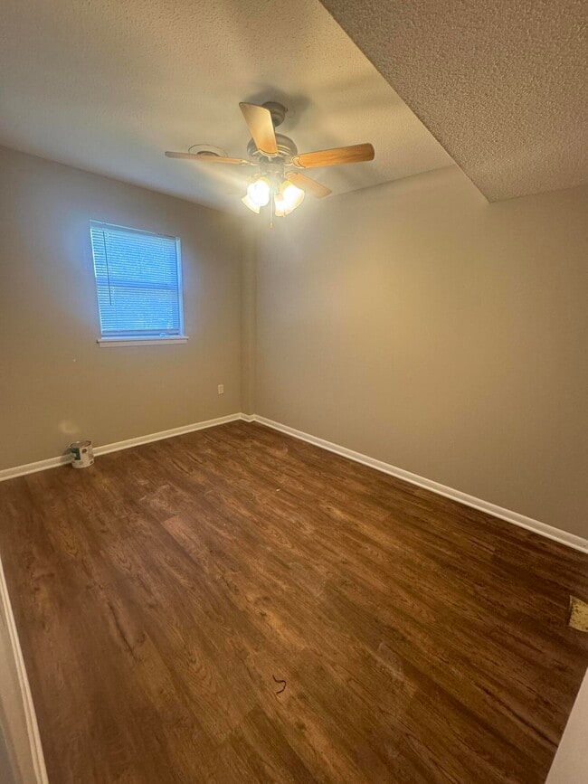 Building Photo - 5001 N Creasy Springs Rd