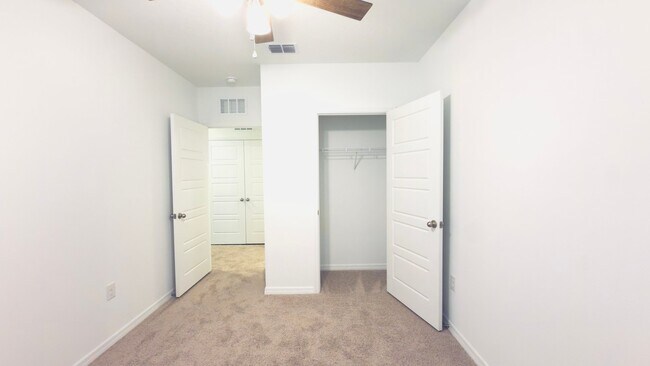 Foto del edificio - 2947 Canary Ave