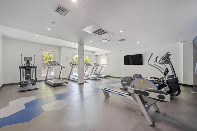 Foto del edificio - 8820 Belford Ave