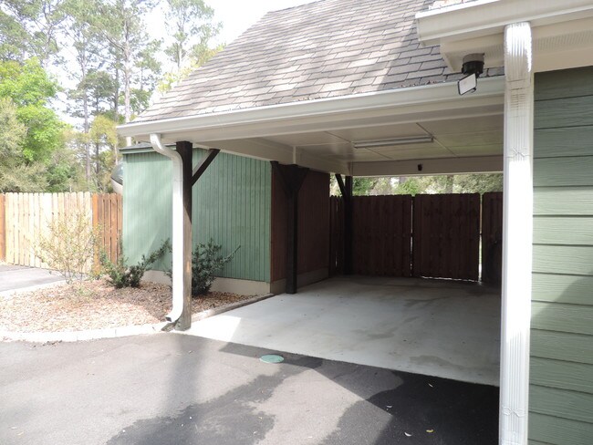 Building Photo - 15 Miller Dr W