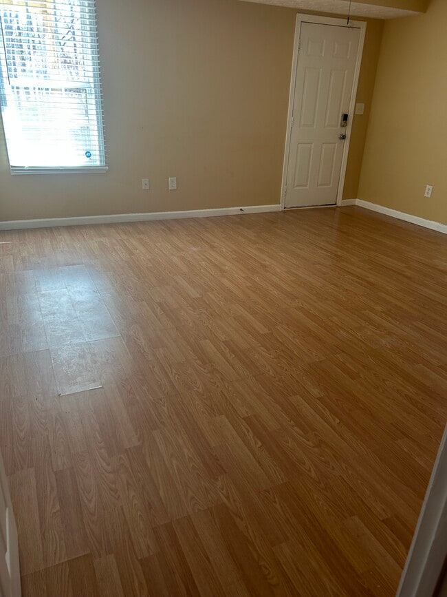 Building Photo - 70 Trelawney Dr