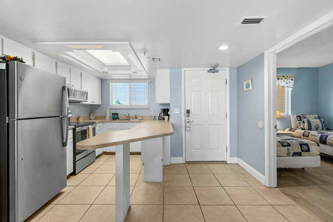 Building Photo - Oceania Beach Club 503
