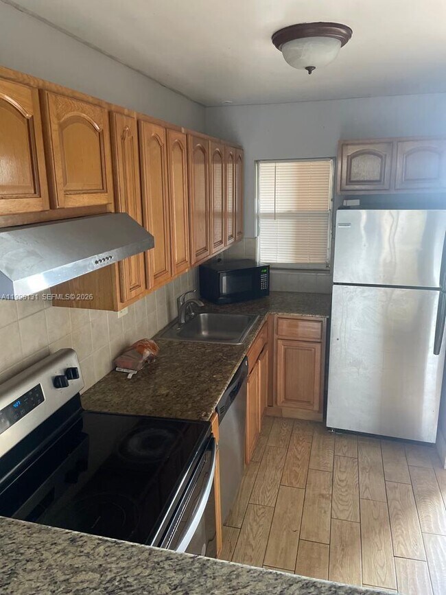 Foto del edificio - 4111 Stirling Rd