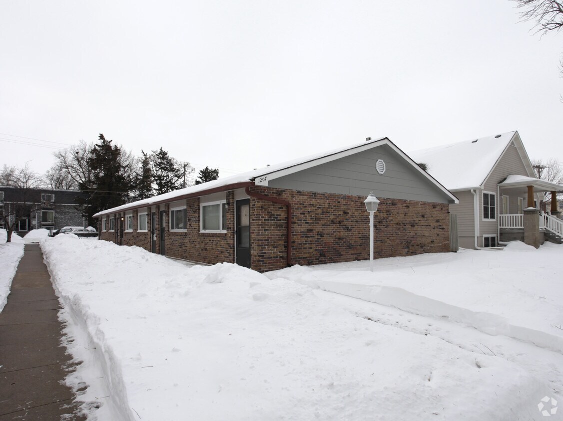 Primary Photo - 1207 B St