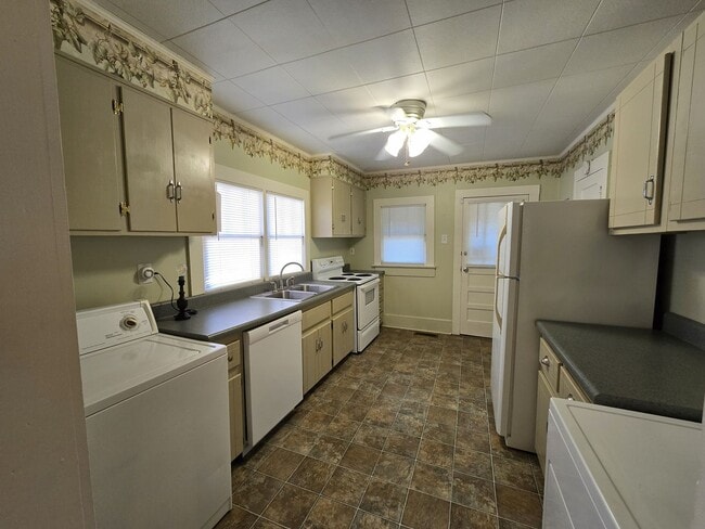 Building Photo - 345 Second St