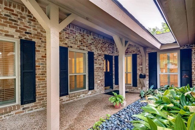 Building Photo - 5227 Loch Lomond Dr