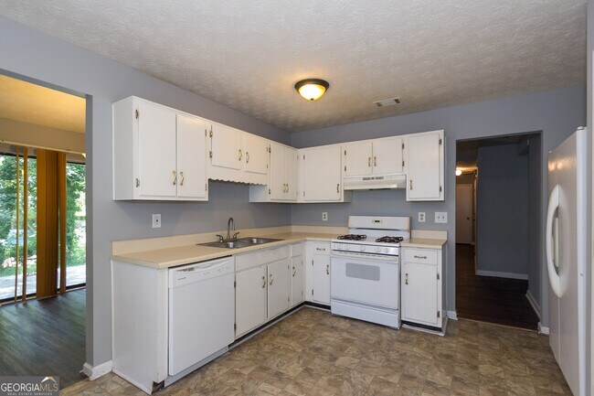 Building Photo - 2098 Walden Park Drive