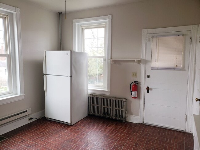 Building Photo - Norristown End Rowhome with 1 Bedrooms 1 b...