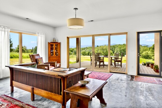 Foto del edificio - 88 Hover Ave