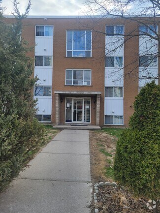 Building Photo - 350 Regina St N