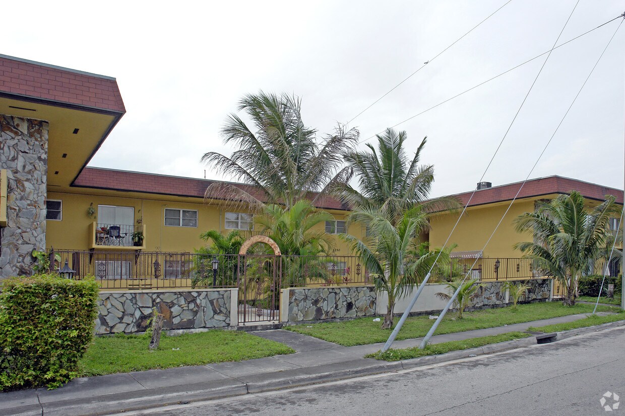 4356 NW 9th St. - 4356 NW 9th St